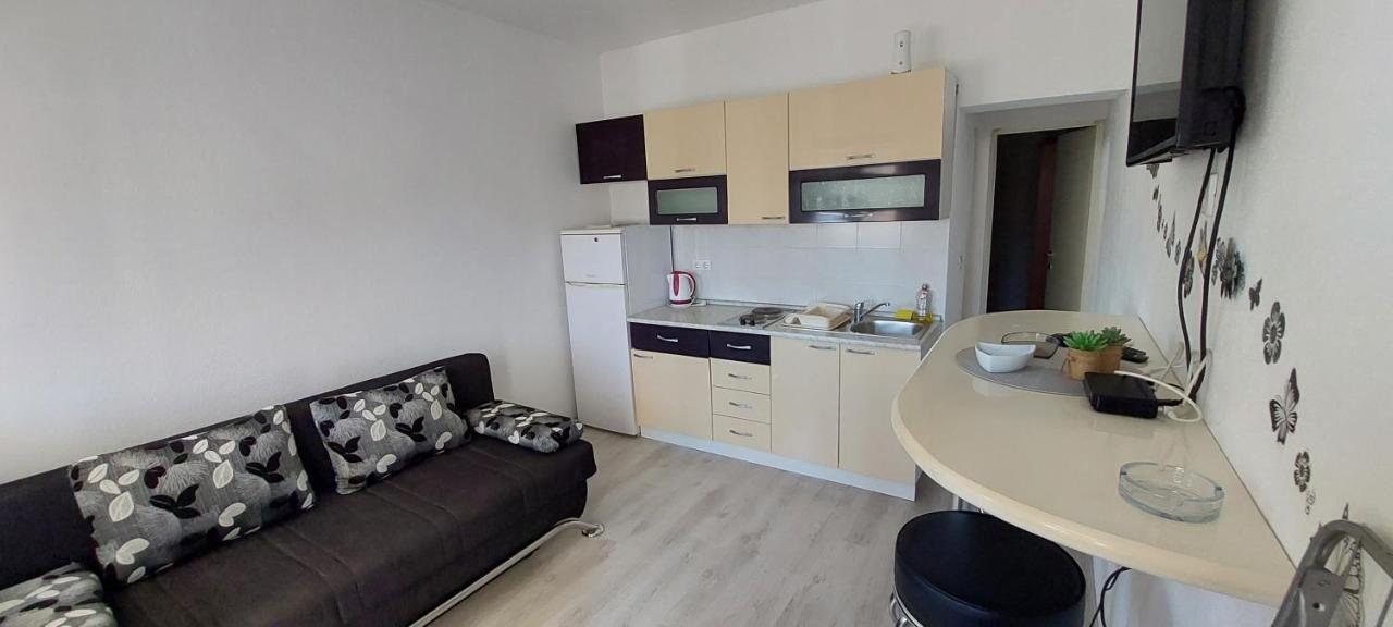 Apartmani Zana Pirovac Exterior foto